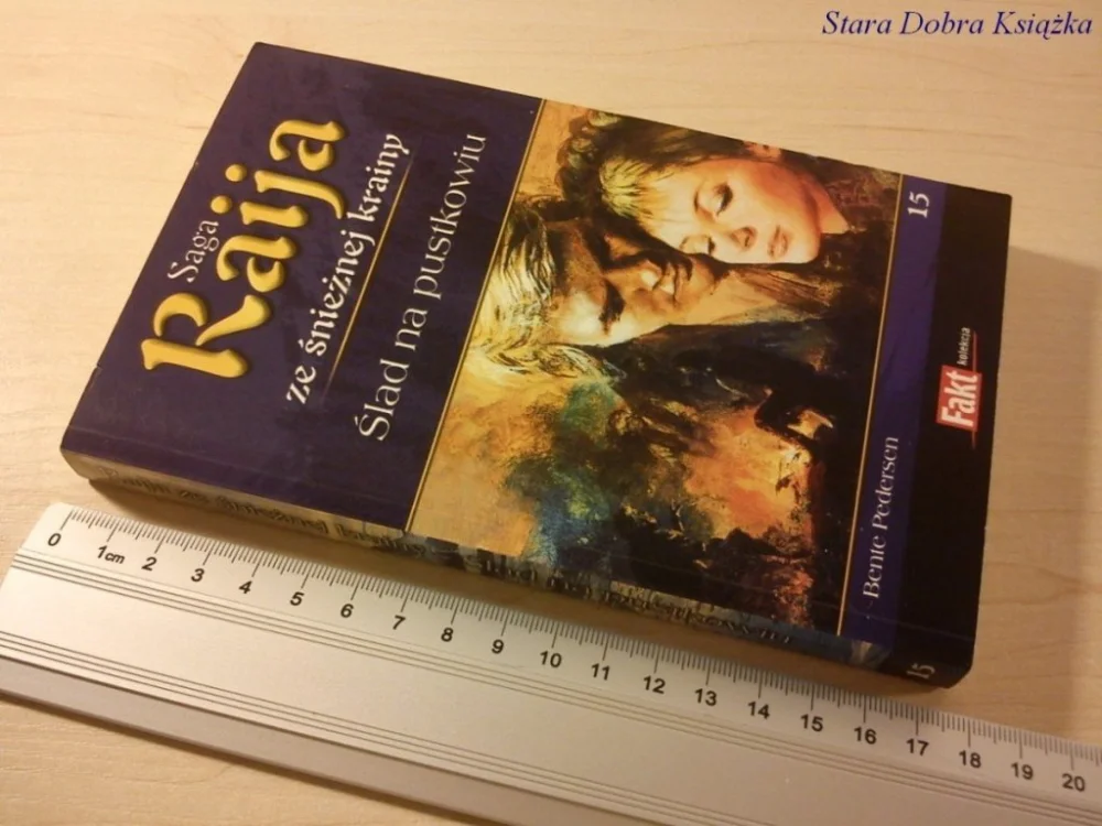 SAGA RAIJA TOM 15 - ŚLAD NA PUSTKOWIU Niska cena