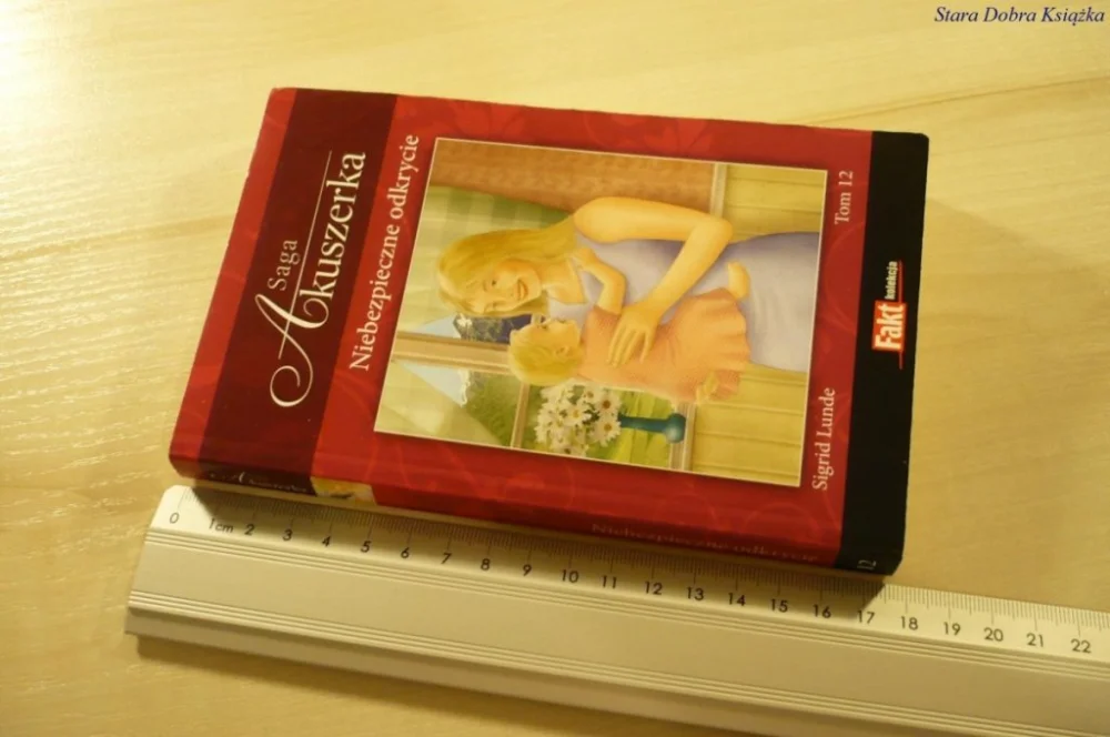 SAGA AKUSZERKA TOM12 NIEBEZPIECZNE ODKRYCIE (2011) Bestseller