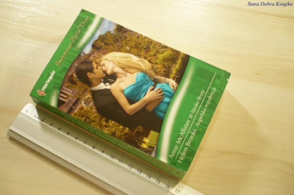 W BLASKU FLESZY; ANGIELSKA REZYDENCJA (2012) Tylko do końca tygodnia