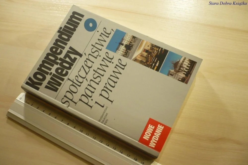 Najlepsza cena KOMPENDIUM WIEDZY O SPOŁECZEŃŚTWIE PAŃSTWIE (2004)