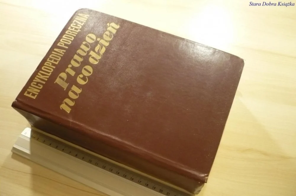 Zniżka ENCYKLOPEDIA PODRĘCZNA. PRAWO NA CO DZIEŃ (1974)