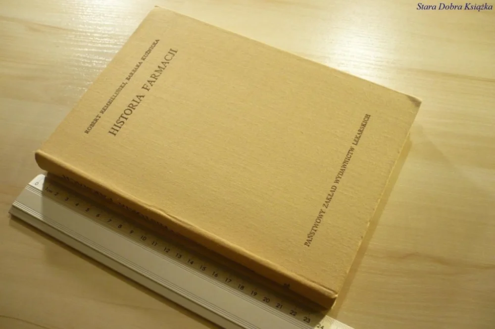HISTORIA FARMACJI - Prof. dr Rembieliński (1972) Nie przegap