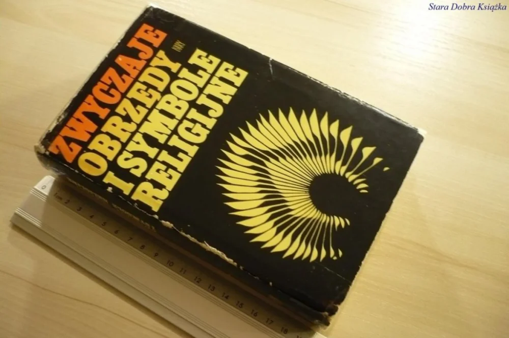 Łatwy zwrot ZWYCZAJE OBRZĘDY I SYMBOLE RELIGIJNE (1978)