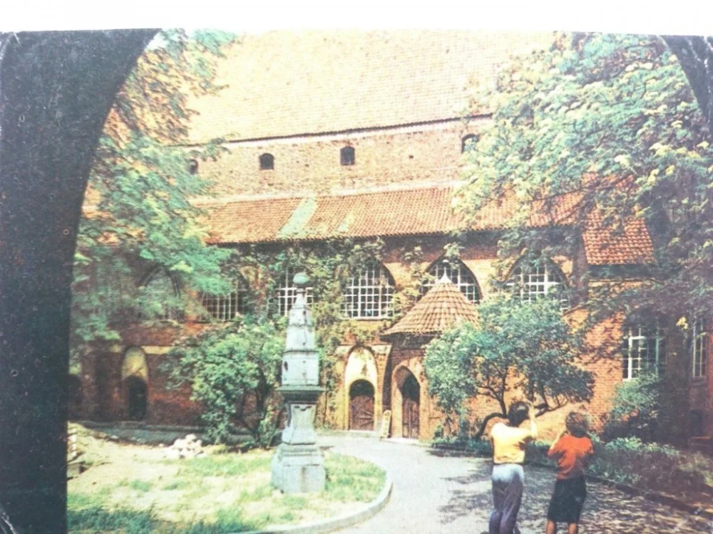 OLSZTYN. FRAGMENT DZIEDZIŃCA GOTYCKIEGO ZAMKU Oferta limitowana