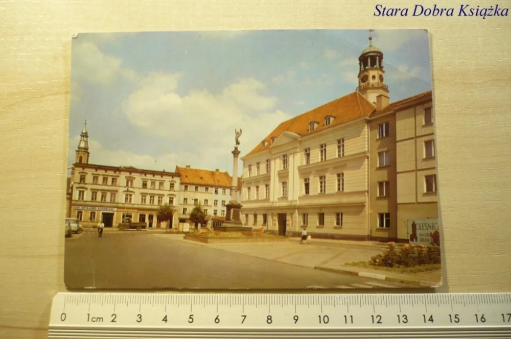 Oferta OLEŚNICA. RYNEK - Z PRAWEJ RATUSZ. FOT. JABŁOŃSKI