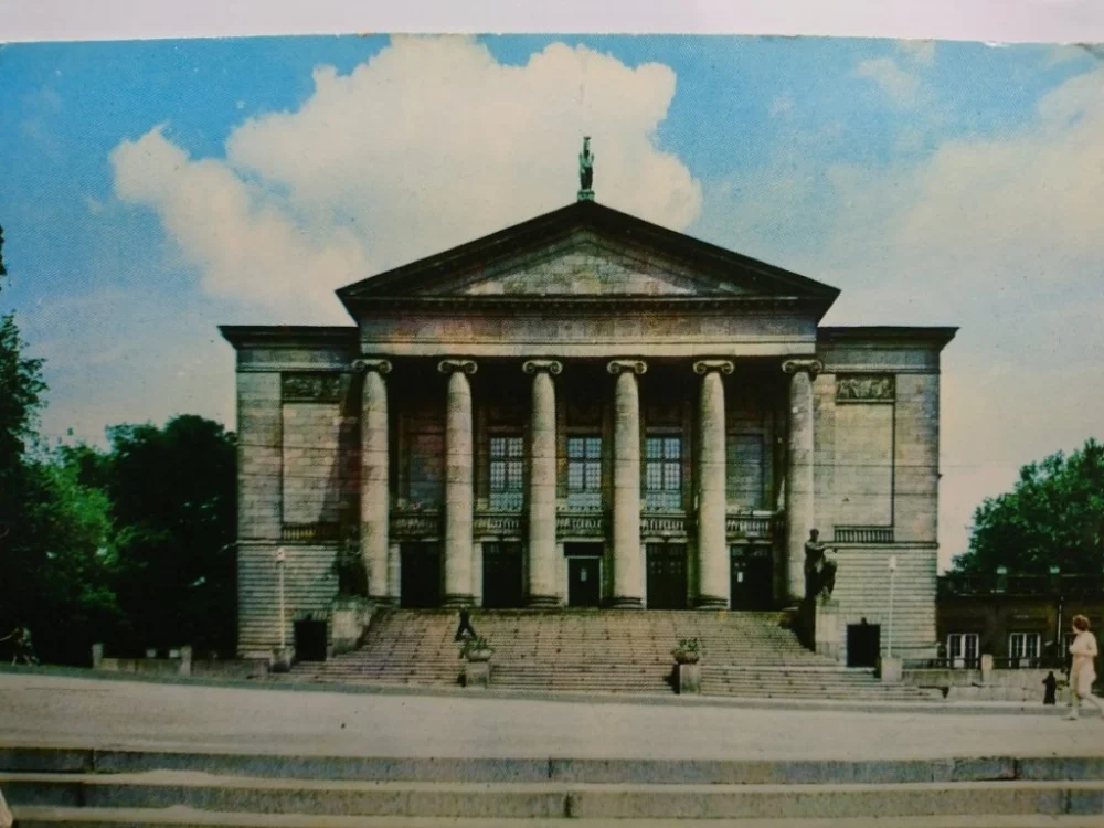 POZNAŃ. PAŃSTWOWA OPERA IM. ... FOT. KRASSOWSKI Tani