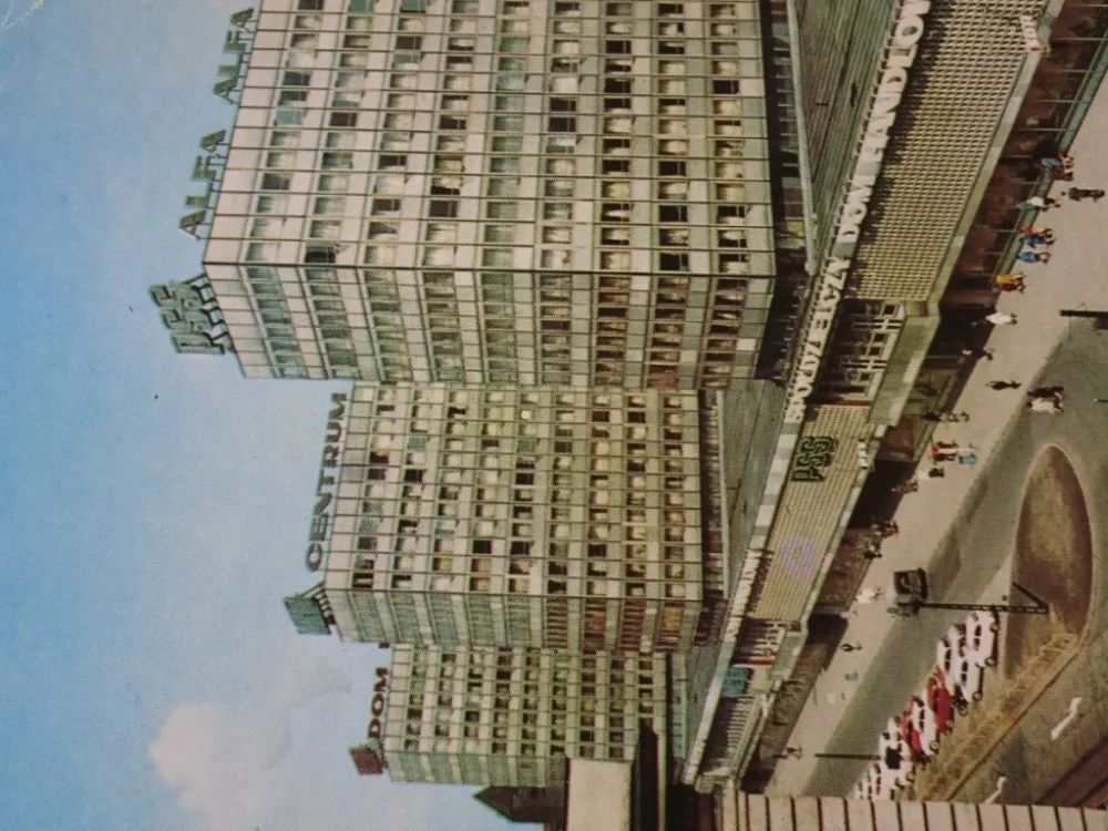 POZNAŃ. CENTRUM - ULICA CZERWONEJ.. FOT. KACZYŃSKI Do wyczerpania zapasów