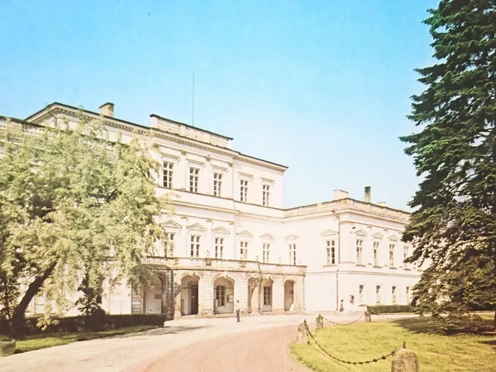 PUŁAWY. KLASYCYSTYCZNY PAŁAC... FOT. A. JOHANN Szybka dostawa
