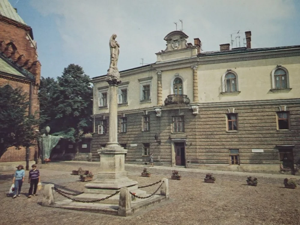 TARNÓW. PLAC KATEDRALNY FOT. J. MALINOWSKI Nowość