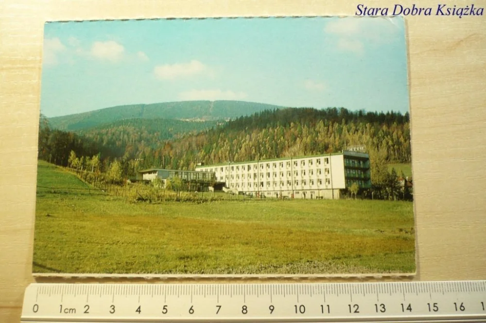 SZCZYRK. DOM TURYSTY PTTK FOT. M. RACZKOWSKI Popularny