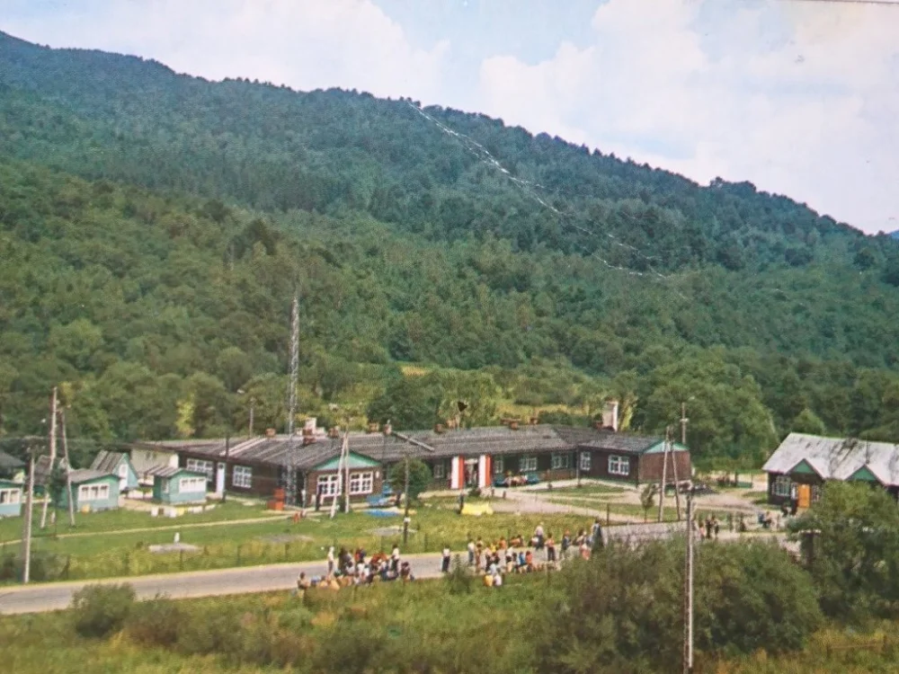 USTRZYKI GÓRNE. SCHRONISKO PTTK FOT. B. ŁOPIEŃSKA Łatwy zwrot