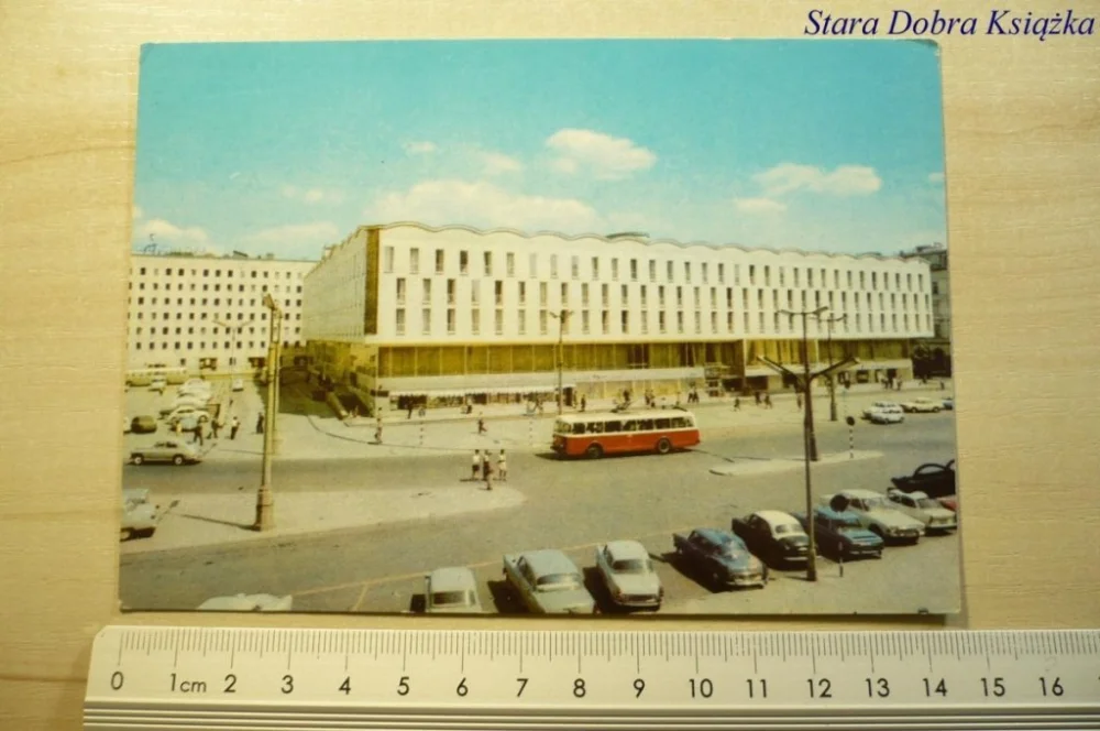 Kup online WARSZAWA. DOM CHŁOPA... FOT. J. KICMAN