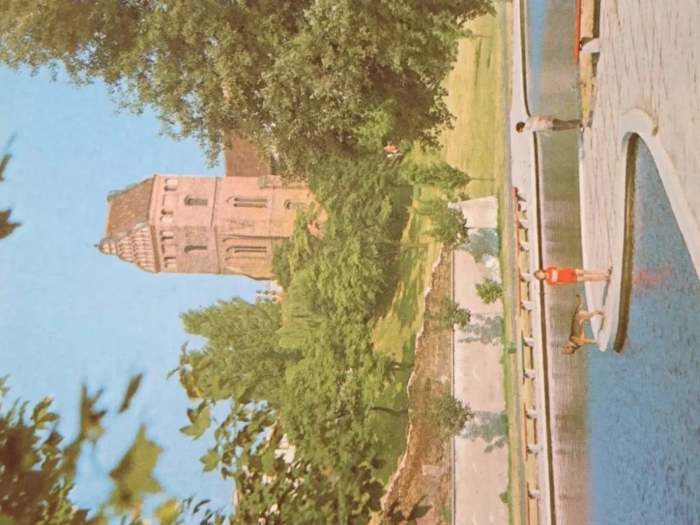 Bezpieczne zakupy WARSZAWA. PÓŹNOGOTYCKA DZWONNICA FOT. S. SADOWSKI