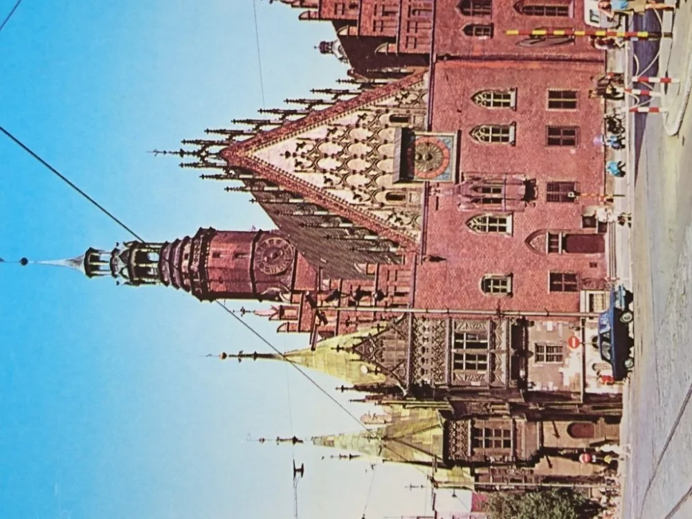 Ostatnia szansa WROCŁAW. RATUSZ Z XIII-XVI WIEKU FOT. KRASSOWSKI