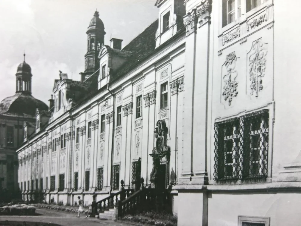 Zniżka TRZEBNICA. KLASZTOR POCYSTERSKI.. FOT. J. SIUDECKI