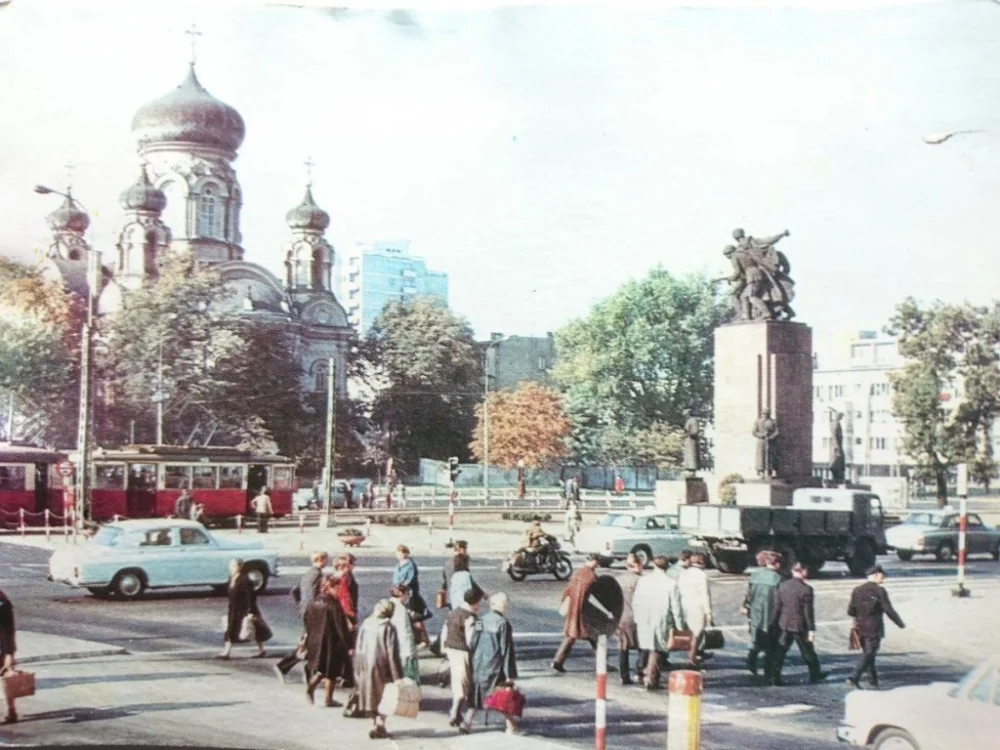 WARSZAWA. POMNIK BRATERSTWA BRONI... FOT. PAWLAK Oferta czasowa