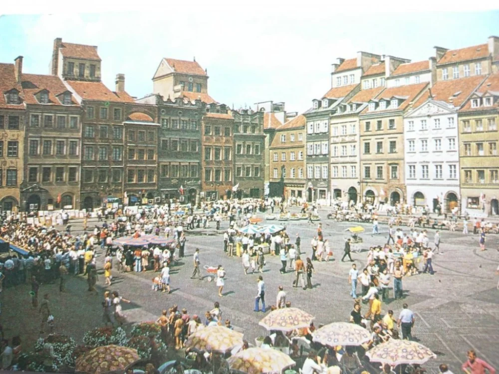 Ekspresowa dostawa WARSZAWA. RYNEK STAREGO MIASTA FOT. T. SUMIŃSKI