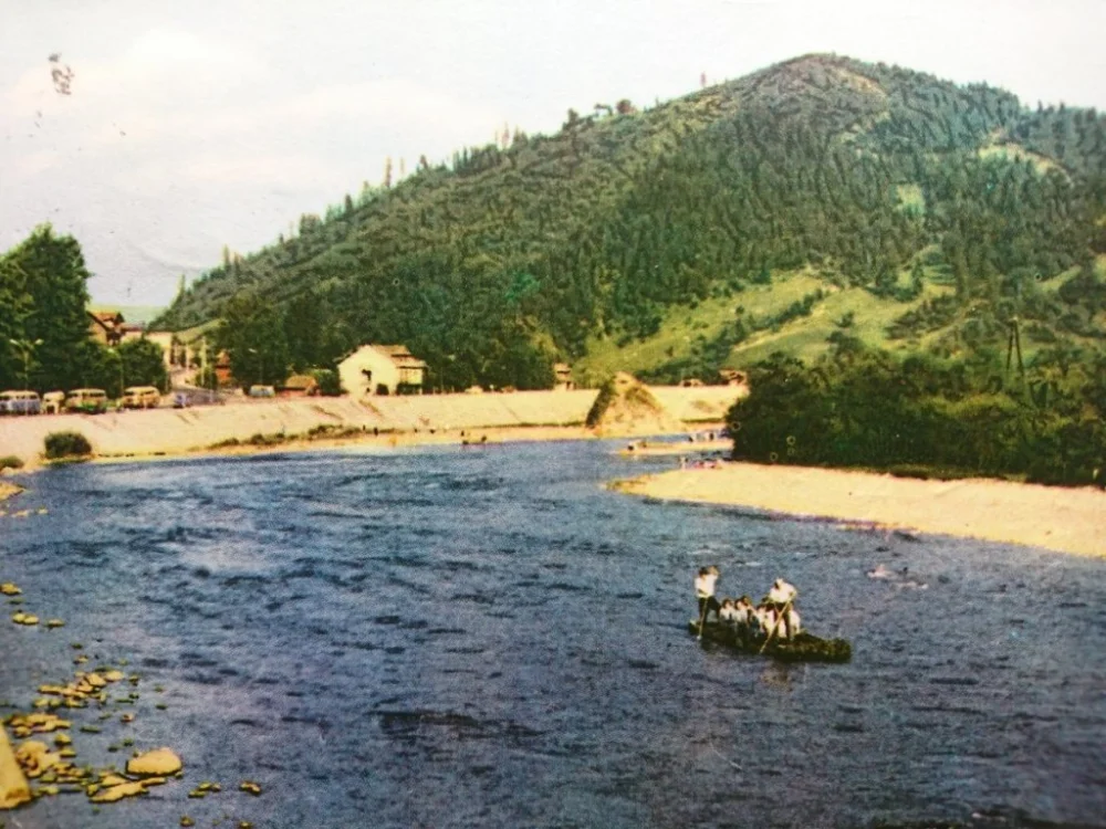 Łatwy zwrot SZCZAWNICA. BULWARY NAD DUNAJCEM FOT. KAMYKOWSKI