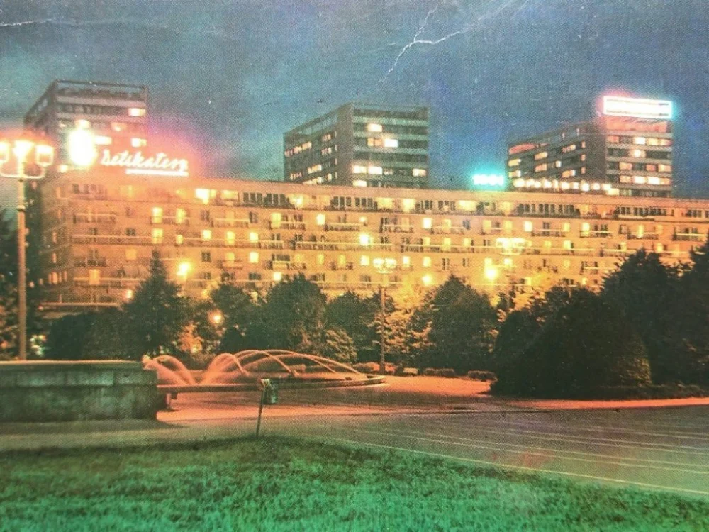Nowość WARSZAWA. ZIELENIEC PRZY ULICY... FOT. KRASSOWSKI