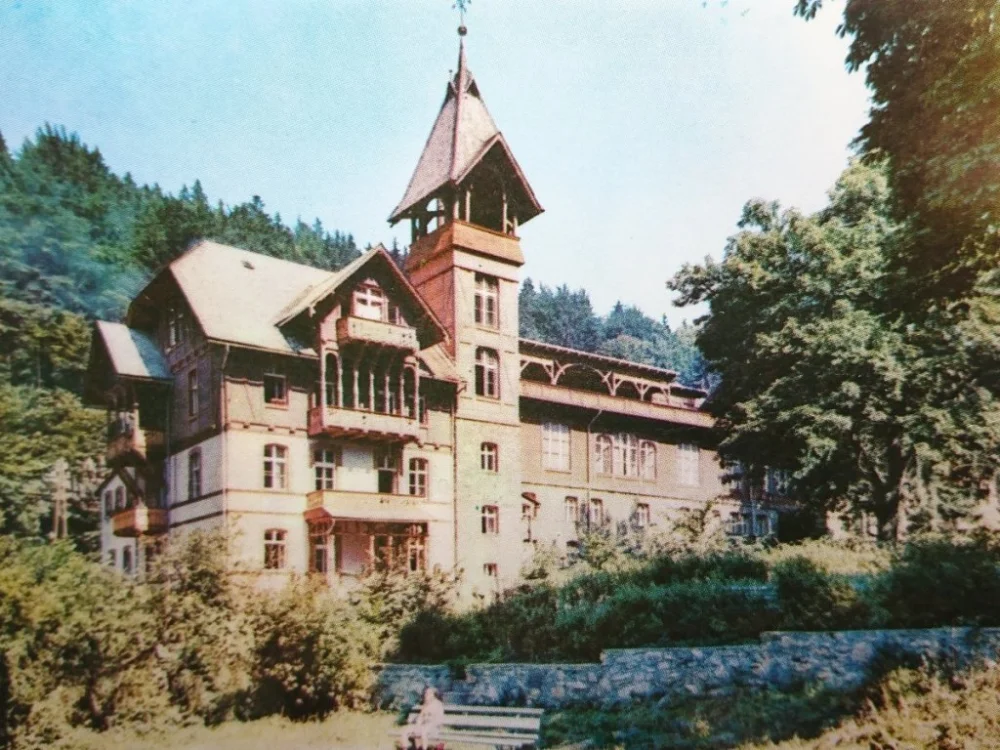 Ostatnie sztuki MIĘDZYGÓRZE. DOM WYPOCZNKOWY FWP.. FOT. KRASSOWSKI