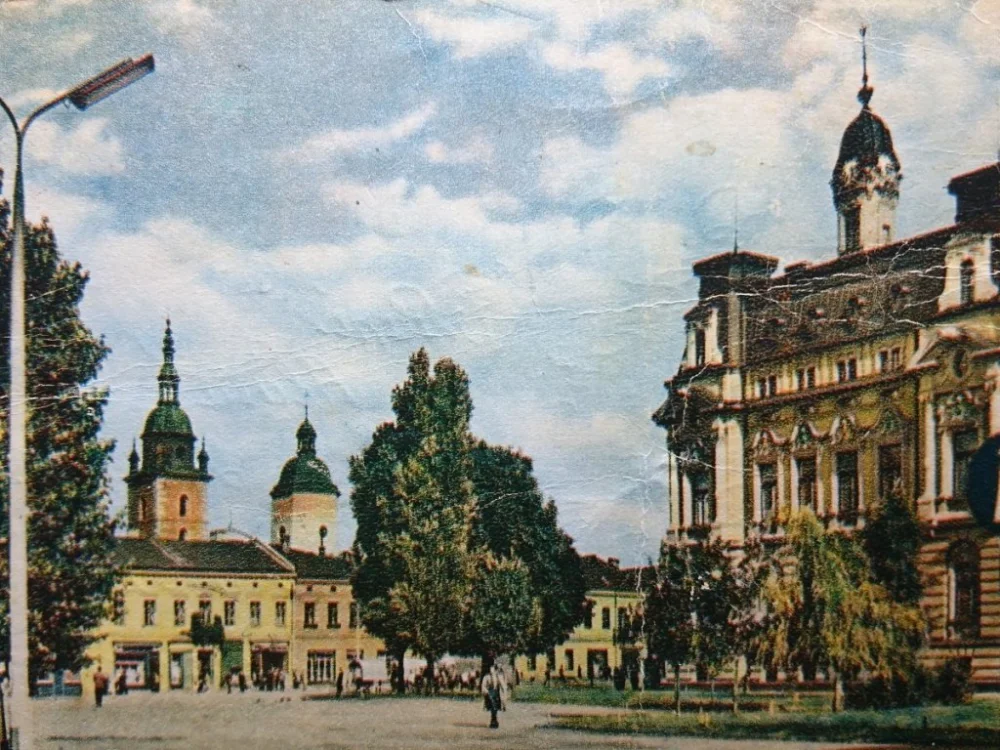 NOWY SĄCZ. RYNEK Z RATUSZEM... FOT. K. KACZYŃSKI Oferta